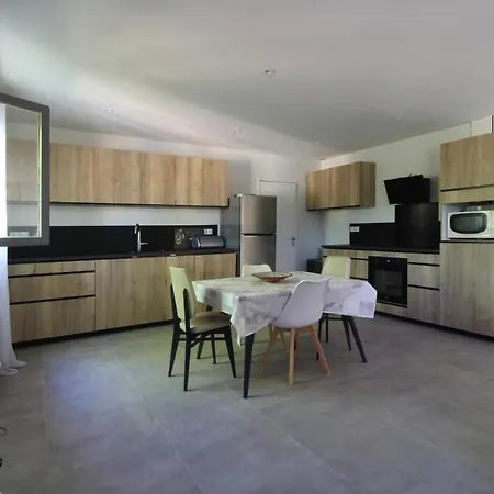 Maison 4 Chambres Entierement Renovee